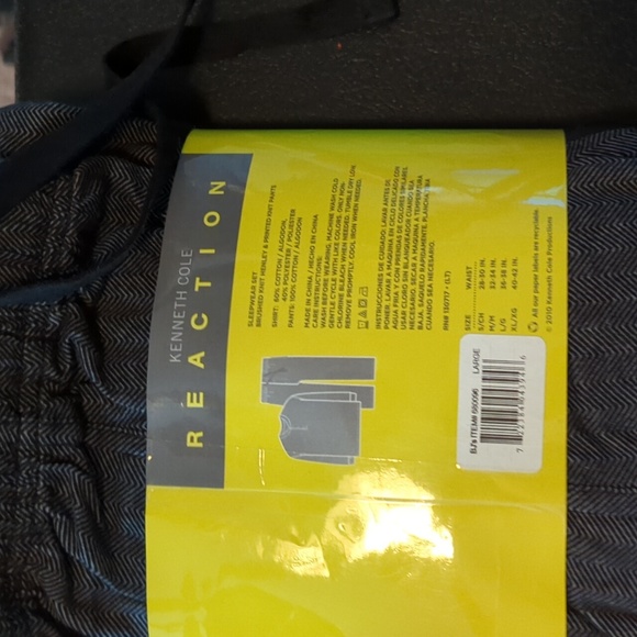 Kenneth Cole. Reaction Sleepwear Set  Large  SALE - Picture 4 of 6